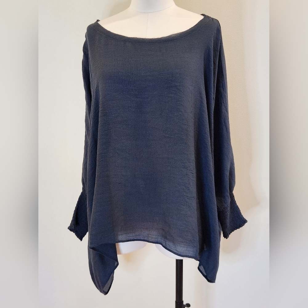 NWT || GRADE & GATHER || blue size medium/ large, boxy, dolman sleeves